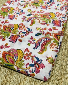 Tela india artesanal de algodón suave con estampado floral moderno de Jaipur, ligera, tejida, ideal para bolsos, cortinas y vestidos. - Product Image 2