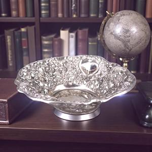 Bol décoratif moderne en argent avec motif ajouré, idéal pour la décoration du salon, la table à manger et les paniers-cadeaux, provenant d'Inde - Product Image 4