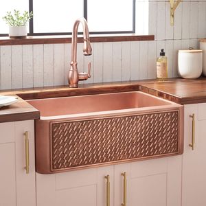 Évier de cuisine contemporain en cuivre, construction métallique durable, conçu pour les maisons élégantes et les installations culinaires professionnelles - Product Image 1