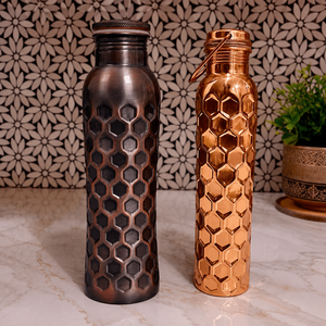 Ensemble de Bouteilles d'Eau en Cuivre Pur Double Finition Personnalisées de Luxe Premium Sans BPA - Design Martelé Artisanal Lisse, Flacon Ayurvédique pour la Maison - Product Image 5
