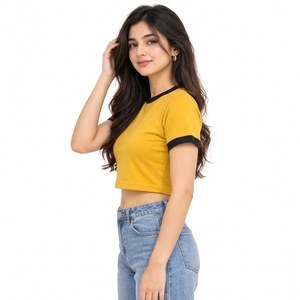 Les essentiels modernes pour la garde-robe en climat chaud : les t-shirts courts pour femmes offrent un look moderne et un confort durable. - Product Image 6