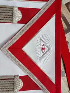 Produit phare Ventoria Enterprises : Écusson carré brodé à la machine avec épingle de sûreté, pour Regalia maçonnique artisanale, Maître Maçon de Loge Bleue, Tablier Rouge - Product Image 3