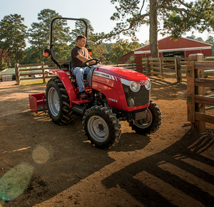 Tracteur Massey Ferguson 1700E, une machine compacte et puissante, conçue pour l'agriculture de précision, avec une forte capacité de levage et une conduite fluide. - Product Image 6