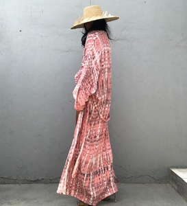 Resort Beach Fun เสื้อคลุมผู้หญิง,เสื้อผ้าเรยอนมัดย้อมมีกระเป๋าคลุม - Product Image 2