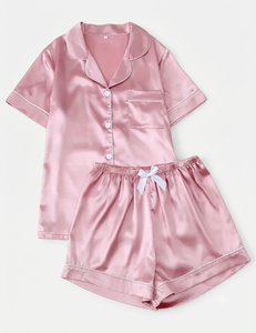 Ensemble de pyjama en satin pour femmes, haut à manches courtes et short, vêtements de nuit doux, style classique avec décoration en nœud, rose, tenue d'été - Product Image 1