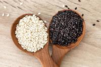 Graines de sésame naturelles de qualité supérieure, décortiquées et non décortiquées, blanches et noires, riches en protéines, qualité alimentaire, pour l'exportation