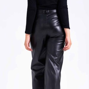 Pantalon en similicuir PU taille haute pour femme, coupe ample, jambe large, longueur intégrale, couleur unie, avec poches, fermeture éclair, style automne - Product Image 4