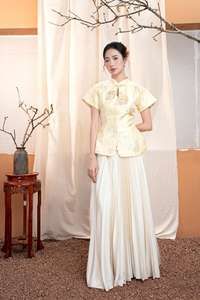 Nuevo Estilo de Blusa Ceremonial Vietnamita para Mujer - Motivo de Diosa Lunar y Conejo de Jade, Patrón Floral de Tulipán KPP24 - Product Image 6