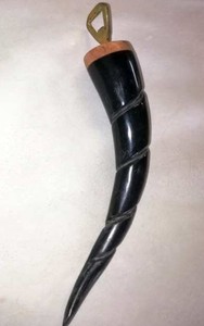 Abridor de Botellas con Forma de Cuerno, Accesorio Creativo Hecho a Mano para Bebidas, Artículo de Recuerdo Premium para Hoteles, Bares, Restaurantes y Cafés - Product Image 4