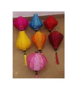 Lanterne vietnamienne 100% faite à la main avec soie et bambou idéale pour les vacances, les festivals ou les mariages - Product Image 6