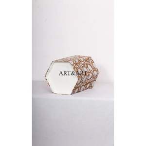 Maneras creativas de reutilizar cajas de cartón para hacer contenedores de basura con estampado floral artesanal y tela de algodón. - Product Image 6