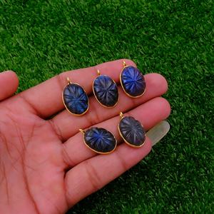 Colgante de labradorita a la moda hecho a mano chapado en oro forma ovalada flor tallada encanto ajuste incrustaciones para la fabricación de joyas de moda - Product Image 2