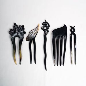 Pasadores de Pelo Elegantes de Cuerno de Búfalo Estilo Vintage, Hechos a Mano, Ecológicos y con Diseño de Amor - Product Image 1