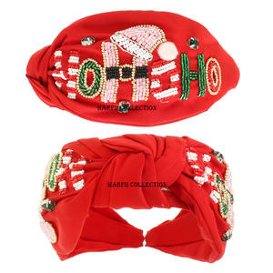 Diadema artesanal adornada con motivos decorativos de lentejuelas, piedras brillantes y un acabado textil suave para un estilo festivo. - Product Image 4