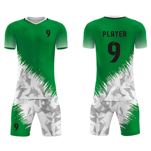 Tenues de football personnalisées de haute qualité avec logo OEM/ODM, kits d'équipe à séchage rapide avec impression numérique, maillots de football rétro verts pour adultes 100% - Product Image 3