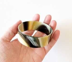 Bracelet en corne de buffle naturelle polie, design personnalisé, écologique, moderne - Cadeau au toucher réel de Hs Husnain Crafts - Product Image 1