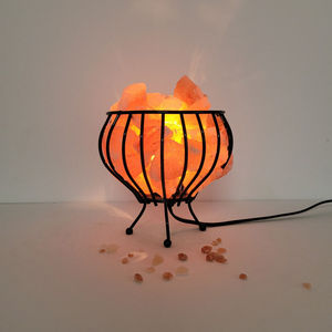 Lampe de table artisanale en fer forgé, écologique, avec lampe en sel de l'Himalaya sculptée en forme de pyramide, en pierre de cristal, avec variateur d'intensité réglable pour la maison - Product Image 4