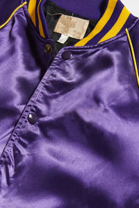 ผ้าซาตินโพลีเอสเตอร์ 100% สำหรับเสื้อแจ็คเก็ตเบสบอลแบบ Varsity คุณภาพสูง ผลิตตามแบบ OEM แจ็คเก็ตผ้าไหมแบบเรียบ ด้านหน้ากันน้ำ - Product Image 5