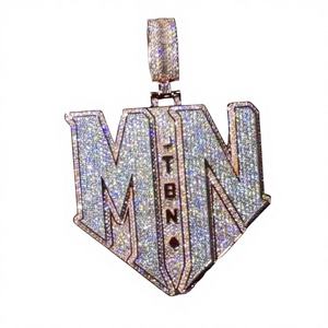 Colgante de Letra Personalizado de Moissanita, Joyería de Lujo de Plata de Ley Chapada en Oro Estilo Hip Hop con Engaste de Garra - Product Image 4