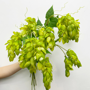 Fleur artificielle toucher réel, vigne de houblon, houblon de bière, verdure luxuriante, décoration de ferme, arrangement floral, caoutchouc souple, fait main - Product Image 3