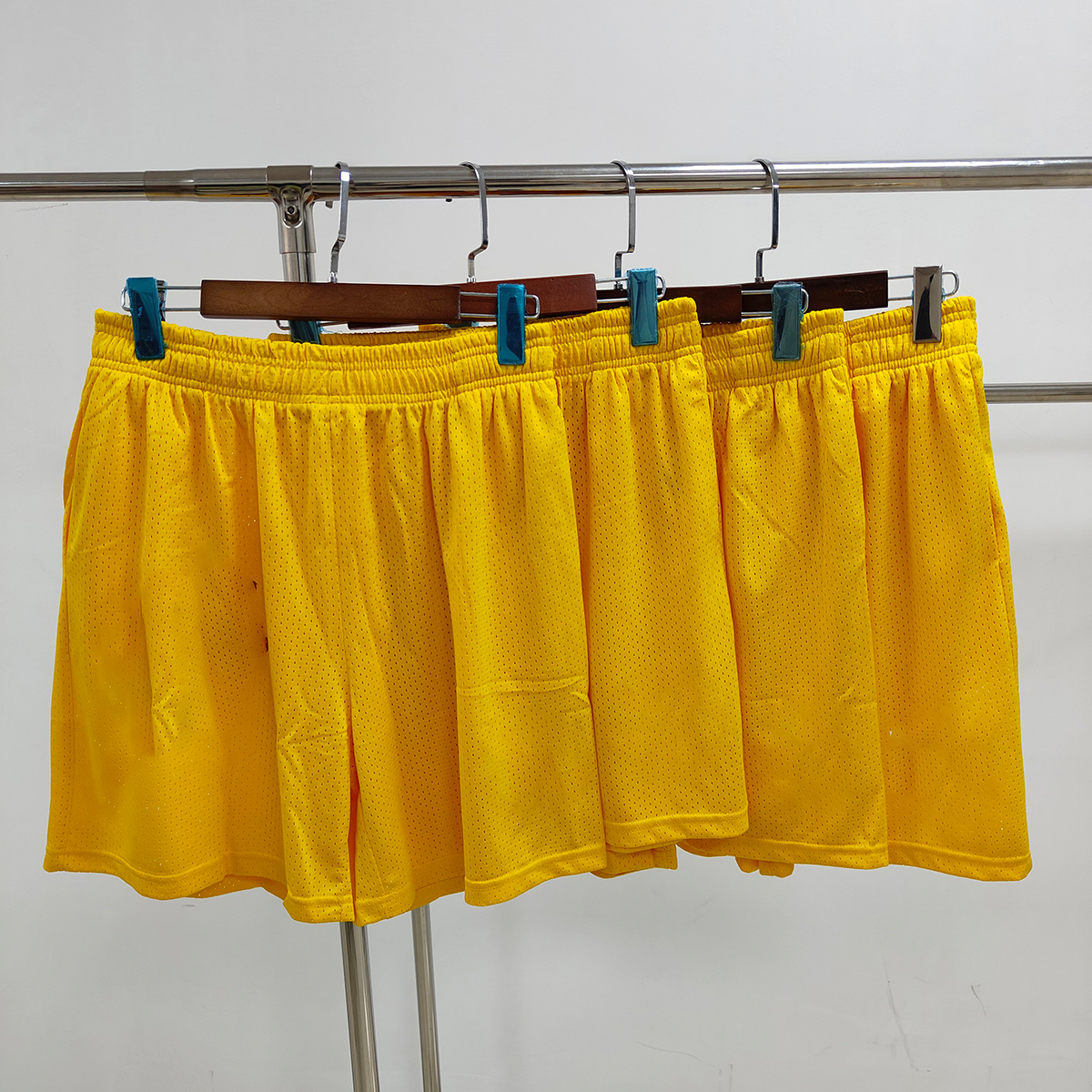 Jaune