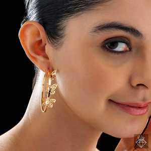 PRAO Fluttering Gradient Butterfly Ear Hoops Gradient Butterfly Design Moda Fluttering Gradient Hoops - Product Image 4