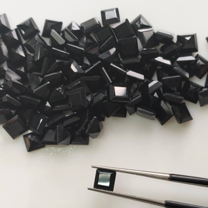 พลอยออนิกซ์สีดำธรรมชาติ 5 มม. ทรงสี่เหลี่ยมเจียระไนแบบสเต็ปคัท คุณภาพดีที่สุด พลอยหลวมสำหรับทำเครื่องประดับ ได้รับการรับรองจากเรดเมาน์เทน เจมส์ - Product Image 3