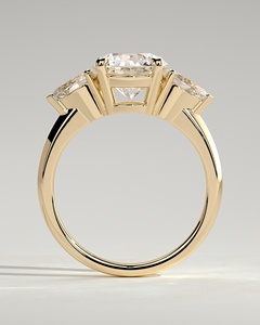 Anillo de compromiso de oro macizo de 14k con diamante solitario de corte redondo cultivado en laboratorio y engaste de púas, con tres diamantes y dos piedras laterales de corte pera. - Product Image 6