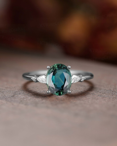 Anillo de compromiso de moissanita verde de corte ovalado de 2.2 CT, chapado en oro de 18K, de lujo, para aniversario, uso diario, propuesta, regalo hecho a mano, con engaste de puntas - Product Image 2