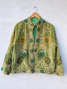 Veste courte bohème faite à la main en velours vert avec médaillons soleil et broderies paon, style Suzani, cadeau artisanal indien pour femme - Product Image 1