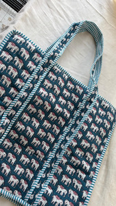Bolso Tote Artesanal Acolchado Premium con Cierre de Cremallera, Diseño de Camuflaje, Duradero y Portátil, para Moda Ecológica de Lujo - Product Image 2