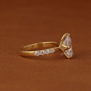 แหวนหมั้นเพชรทรงรี 1.50 กะรัต เพาะเลี้ยงในห้องปฏิบัติการ ประดับเพชรแบบ Pavé ทองคำแท้ 14K รับรองโดย IGI - Product Image 4