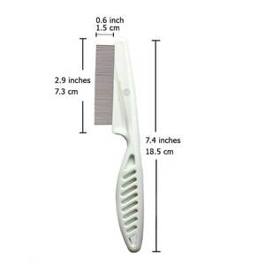 Peine de plástico de dientes finos de 7.4 pulgadas con agarre cómodo, herramienta de peinado para reducción de cabello suelto y aseo del subpelo - Product Image 1
