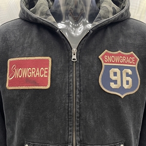 Sweat-shirt noir Snowgrace à fermeture éclair, avec patch brodé, coupe ample, unisexe, décontracté, 100% coton, veste pour l'automne - Product Image 2