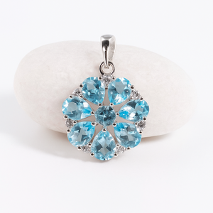 Rhaya Jewels – pendentif fleur en topaze bleue 100% naturelle pour femme, pierres plaquées rhodium, argent sterling, pendentifs minimalistes fins - Product Image 5