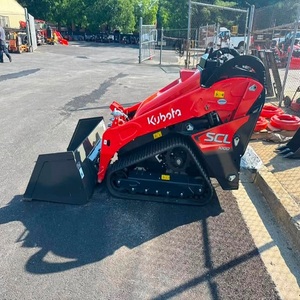 Mini-chargeuse compacte Kubota SCL1000 avec roulement avant et pompe de boîte de vitesses moteur, offrant des performances élevées et un mouvement précis - Product Image 2