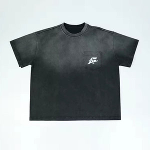 Camiseta Moderna con Efecto Desgastado por el Sol, Cómoda y con un Look Actual para Uso Diario - Product Image 1