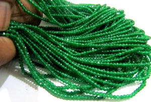 Perles d'émeraude naturelle rondes facettées 2 mm micro-facettées, brin de 13 pouces - Product Image 5