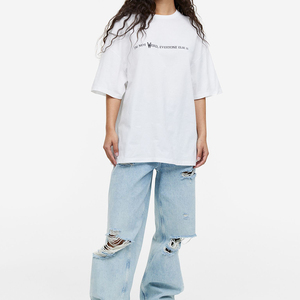 Camisetas gráficas con logo personalizado OEM, de algodón, corte holgado, hombros ligeramente caídos, camiseta básica de marca, camiseta lisa para mujer, camiseta oversize. - Product Image 3