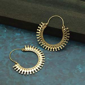 Boucles d'oreilles créoles pyramidales plaquées or, style vintage, bijoux fantaisie en alliage pour femme, pièce maîtresse de soirée - Product Image 2