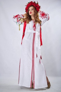 Personnalisation d'usine Robe brodée de couleur rouge ukrainienne blanche Robe longue traditionnelle gitane - Product Image 4