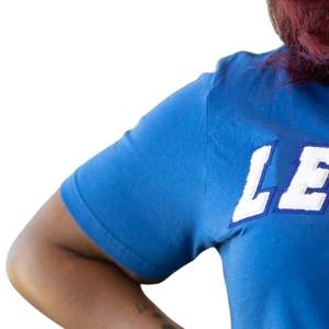 T-shirt en chenille bleu royal pour femme, motif lettres grecques Zeta Phi Beta, style décontracté streetwear, en coton premium - Product Image 4