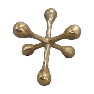 Sculptures décoratives modernes abstraites faites à la main, durables, idéales pour les cadeaux de mariage ou de remise de diplôme, artisanat en métal, art de table - Product Image 1