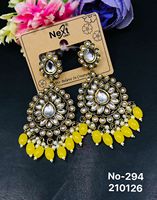 Boucles d'oreilles pendantes ethniques géométriques tendance en alliage Kundan, perles d'imitation légères et glamour pour femme, idéales pour les fêtes indiennes