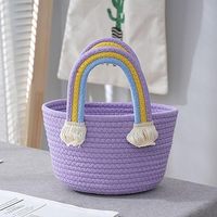 Sac panier en corde de coton violet tressé à la main personnalisé, petit et tendance, pratique à transporter avec des poignées arc-en-ciel vibrantes