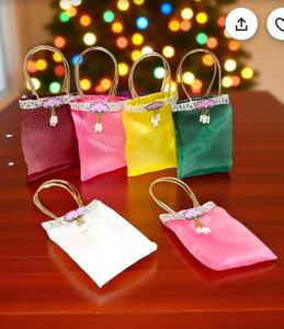 Magnifiques sacs cadeaux en soie Potli, cadeaux traditionnels vibrants pour mariages et festivals, superbes sacs Potli en soie faits à la main. - Product Image 2