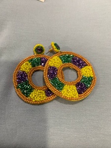 Pendientes de botas de vaquero y vestido hechos a mano con cuentas, temática única premium de Mardi Gras, para eventos de mujeres y niñas 2026 - Product Image 5