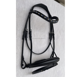 Bride de cheval anglaise de qualité supérieure avec casque en cuir verni Produits de course de chevaux anglais d'Inde - Product Image 1