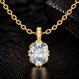 Pendentif solitaire à double griffe en or jaune 14K plaqué rhodium avec diamant de laboratoire taille ovale 0,50-2,00 carats DEF VVS certifié IGI - Product Image 1
