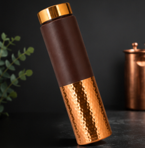 Bouteille en cuivre haut de gamme TamraFusion, flacon en cuivre bicolore, revêtement brun mat, base martelée, récipient en cuivre pour boissons - Product Image 3